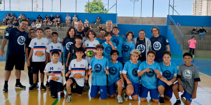 turma fazendo esporte 