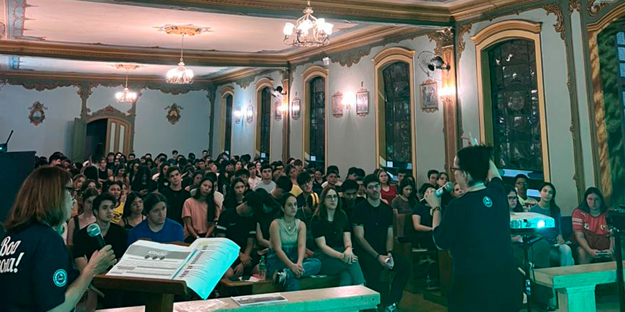 estudantes em aula para o Enem 