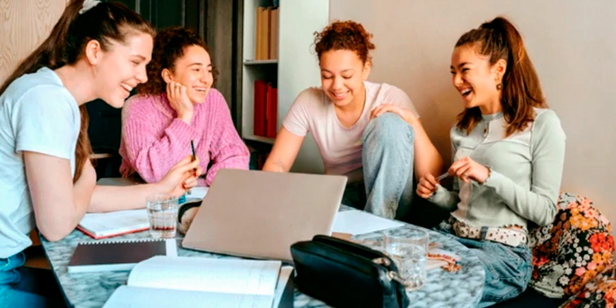 Estudar em equipe desenvolve habilidades essenciais para a vida