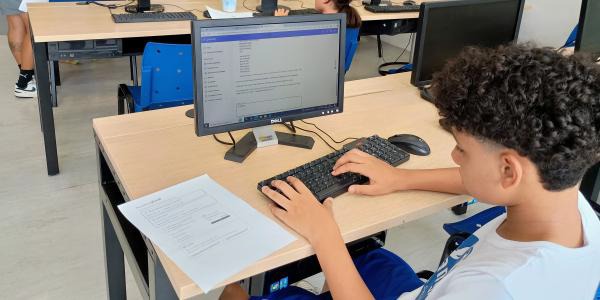 Discord por dentro: guia para pais sobre segurança infantil, riscos online, privacidade, contatos e proteção de filhos na plataforma.