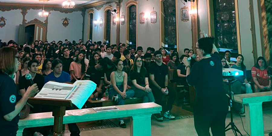 alunos no Aulão Enem - sistema anglo acerta o tema da redação 2025