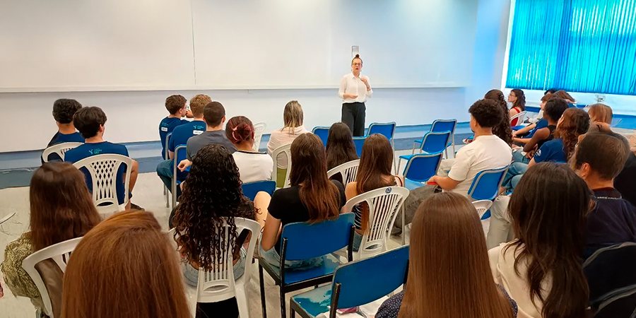 alunos no encontro de profissões 